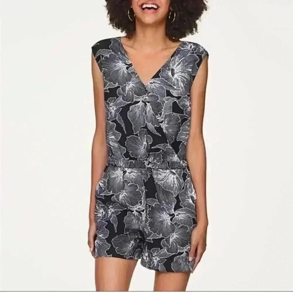 Loft Outlet Black & White Floral Romper - Size Small Petite - Picture 9 of 9
